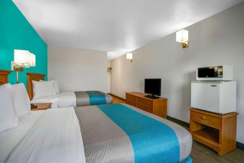 a hotel room with two beds and a tv at Motel 6-Baker City, OR in Baker City