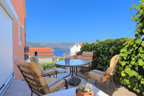 Apartments with a parking space Mastrinka, Ciovo - 2042, Trogir, Croaţia