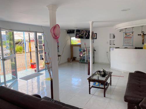 a living room with a couch and a table at HV Sueño Real Tatacoa in Villavieja