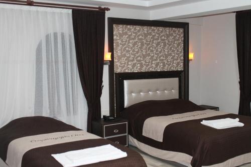 A bed or beds in a room at Oz Cavusoglu Hotel