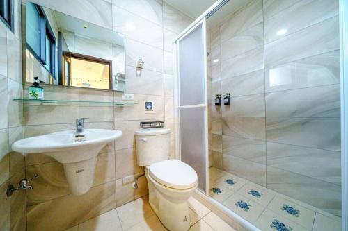 a bathroom with a toilet and a sink and a shower at Jenny Inn in Wujie