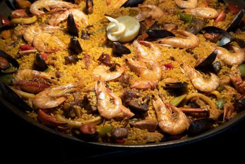 a pan of food with shrimp and other ingrediants at Hotel Eden Palma Playa Adults Only in Can Pastilla