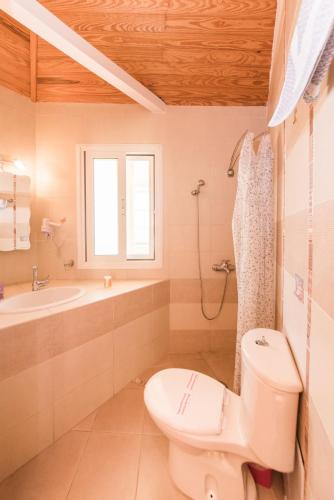Ένα μπάνιο στο Prokimea Seaview Apartments