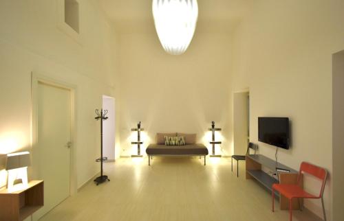 a large living room with a couch and a television at Casa Argento in Sciacca
