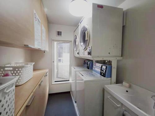 A kitchen or kitchenette at YUYU-Wa-3 --Self Check-in -- Room Number & Password is in the following email