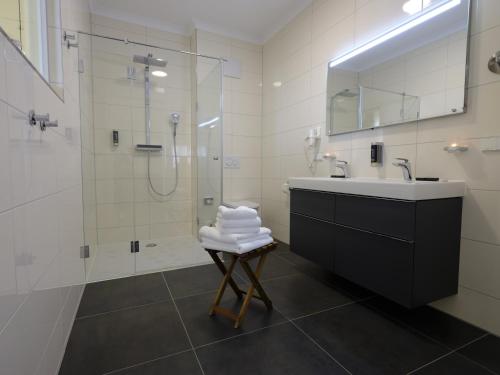 a bathroom with a sink and a shower at Farmer Hotel Basedow in Basedow