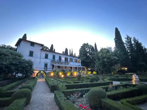 3bdrm luxury Apartment in Tuscan Villa,Private Estate, shared Swimmingpool