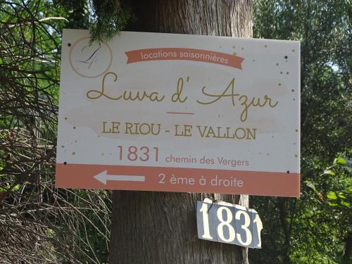 a sign on a tree that says lauren l angular at LUVA d'Azur, Rez de villa LE RIOU - LE VALLON in Le Bar-sur-Loup