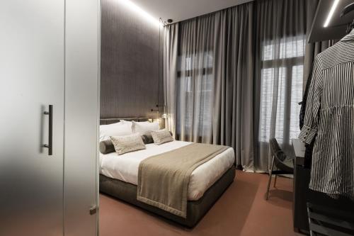a bedroom with a bed and a large window at Palazzo Pianca in Venice