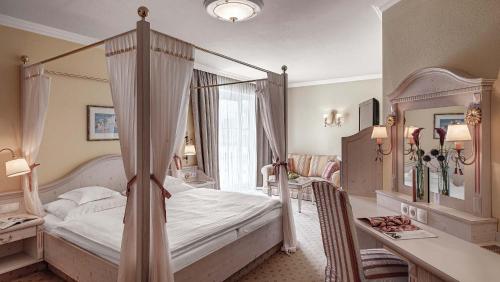 Postel nebo postele na pokoji v ubytování Hotel Almesberger