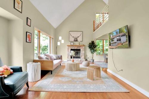 a living room with a couch and a fireplace at Massanutten retreat- hiking, river, waterpark, resort in McGaheysville