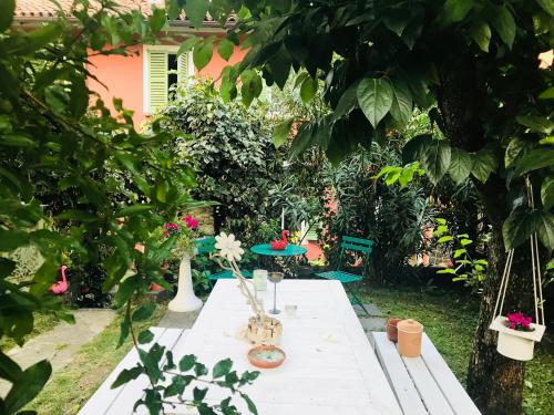 Fotografia z galérie ubytovania THE SECRET GARDEN ARONA VILLA in Piazza del Popolo 16 Historical Center v destinácii Arona