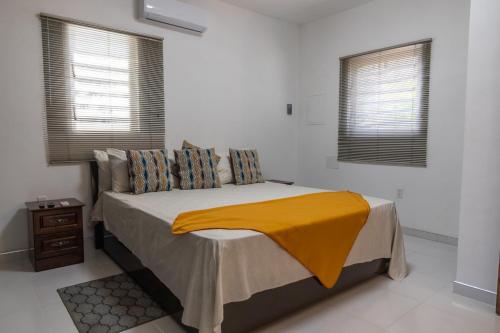 Llit o llits en una habitació de Sunset Heights Curacao