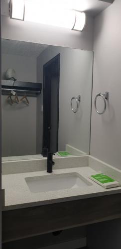 Kúpeľňa v ubytovaní New Frontier Hotel