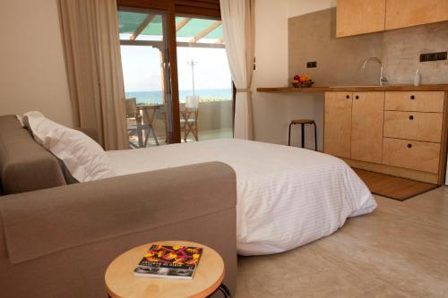 Gallery image of Horizonte Seafront Suites in Kissamos
