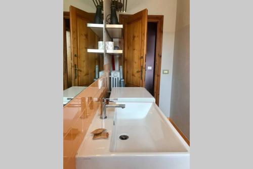 Sunny top floor in San Frediano