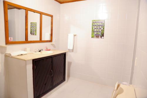 Bathroom sa Hotel Isla Palma Reserva Natural
