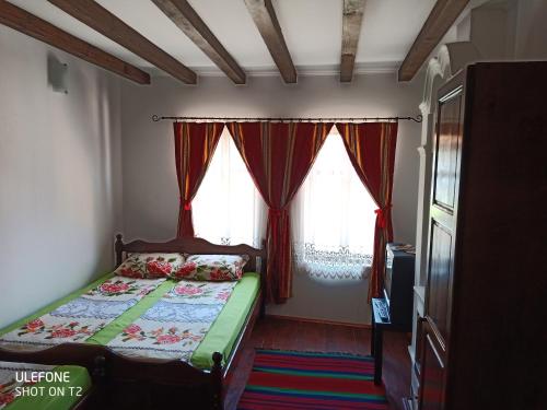 Giường trong phòng chung tại Guest House Strumena