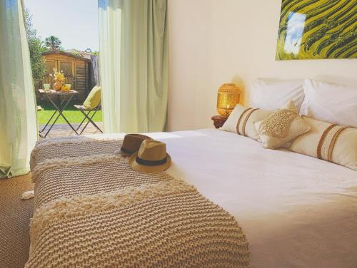 Giường trong phòng chung tại Le Petit Bali Spacieuse Villa pour 8 avec Piscine