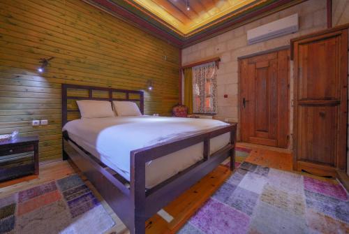 Ένα ή περισσότερα κρεβάτια σε δωμάτιο στο Local Cave House Hotel