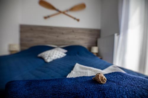 a blue bed with a stuffed animal sitting on top of it at Dom Wypoczynkowy Anna - opcjonalnie śniadania w Starej Piekarni in Kołobrzeg