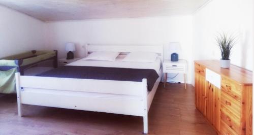 Ένα ή περισσότερα κρεβάτια σε δωμάτιο στο Seaside Murter Apartments