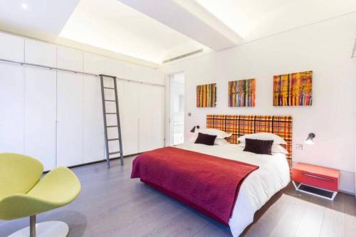 Voodi või voodid majutusasutuse Superb Apartment near Buckingham Palace toas