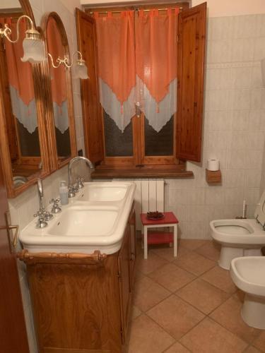 a bathroom with a sink and a toilet at VILLA STELLA in Montalcino