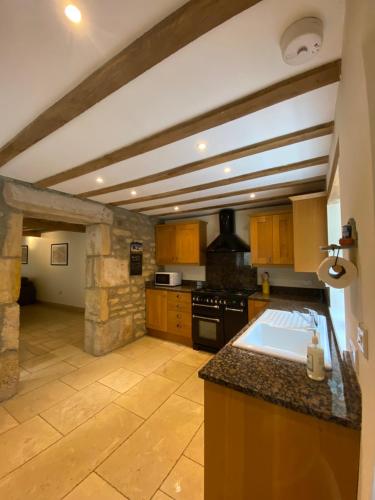 
A kitchen or kitchenette at The Barn
