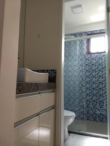 a bathroom with a sink and a toilet at Guarajuba Paraíso dos Coqueiros in Guarajuba