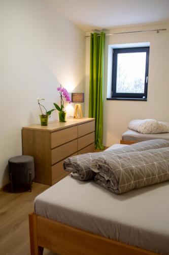 Cama o camas de una habitación en Chata u Potůčku