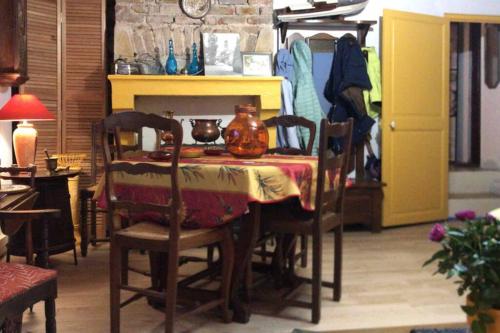Χώρος καθιστικού στο Maisonnette de charme climatisée