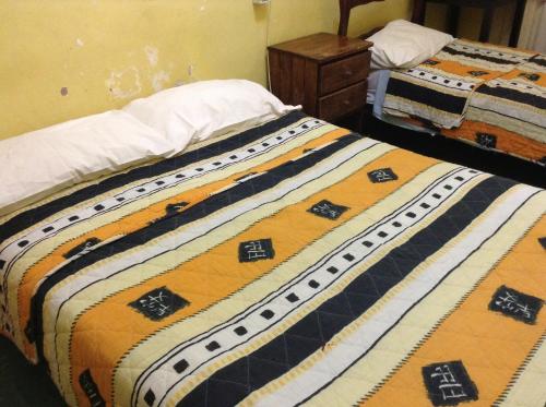 Un pat sau paturi într-o cameră la Hotel O'Rei