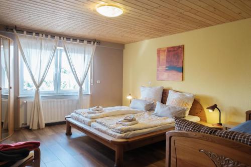 Llit o llits en una habitació de Ferienwohnung Liebelt in Mitgenfeld , bayerische Rhön
