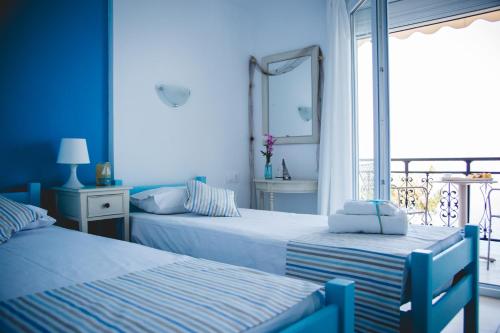 En eller flere senge i et værelse på Maistrali Pension