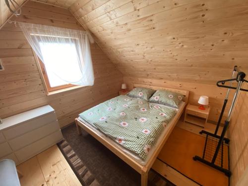 Postel nebo postele na pokoji v ubytování Nowe domki w górach "Pod Skrzycznym", koło Szczyrku
