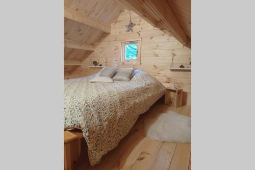 Llit o llits en una habitació de L'orée des bois , détente et calme .