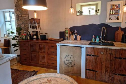 a kitchen with a sink and a counter top at Schöne Ferienwohnung mit Kamin in Neustadt an der Weinstraße
