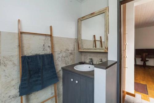 a bathroom with a sink and a mirror at Moradia no Largo in Furnas