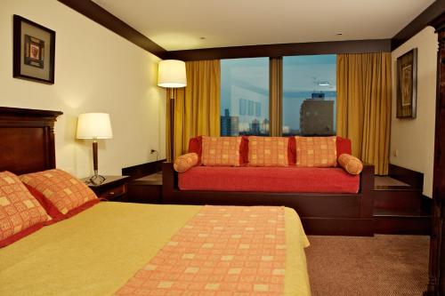Un pat sau paturi într-o cameră la Amérian Hotel Casino Gala