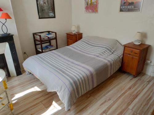 Nice and basic flat located in Paris Montparnasse