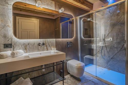 Koupelna v ubytování Corte Rubbi 8 Luxury Two-bedroom Apartment -Dimora Italia -