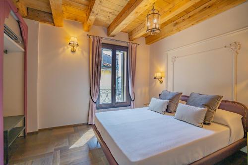 Postel nebo postele na pokoji v ubytování Corte Rubbi 8 Luxury Two-bedroom Apartment -Dimora Italia -