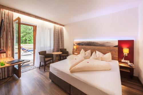 Postel nebo postele na pokoji v ubytování Raffl's Hotel