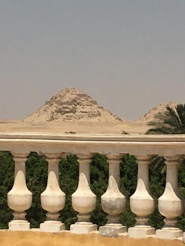 Sakkara pyramid inn hotel