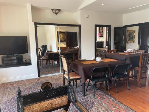 Entire Second Flr - Santa Monica Luxury Roman Villa photo 80
