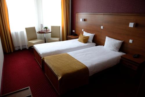 a hotel room with two beds and a window at QUEST HOTEL - dawniej Hotel Planeta in Brzesko