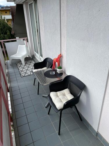 a balcony with a table and chairs on a balcony at HappyLivingApartments in Villach