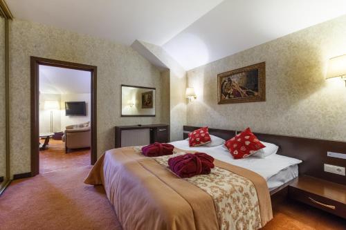 Postel nebo postele na pokoji v ubytování Romantik Spa Hotel