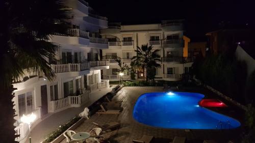 Бассейн в BELKA GOLF RESİDENCE Dublex BELEK или поблизости